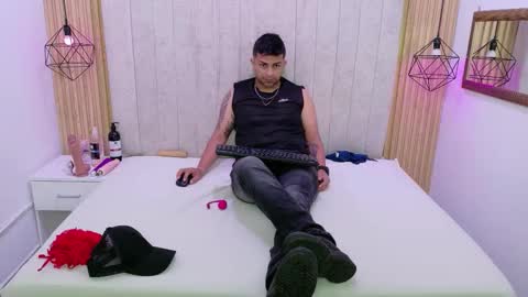 Snapshot of kity_spiderr chatting on November 8, 12:27 pm Luisa y Jairo online show from November 8, 12:27 pm