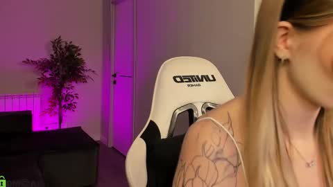 Snapshot of kivaa_rice chatting on February 2, 1:04 am Kivaa Rice GTM2 0300am-945am Mon Wed Thu Fri Sat. online show from February 2, 1:04 am