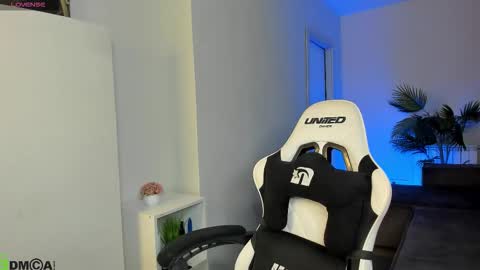 Snapshot of kivaa_rice chatting on February 16, 1:02 am Kivaa Rice GTM2 0300am-945am Mon Wed Thu Fri Sat. online show from February 16, 1:02 am