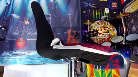 kiveuxmakeu online show from January 8, 6:20 pm