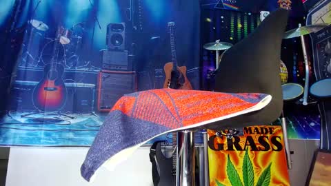 kiveuxmakeu online show from February 19, 7:05 pm