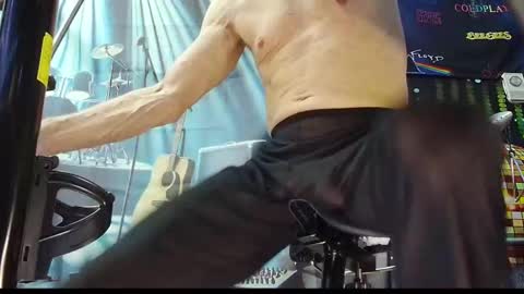 kiveuxmakeu online show from September 27, 4:45 pm