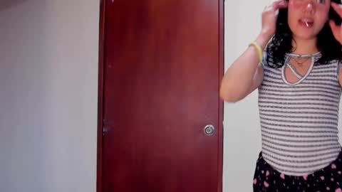 Snapshot of kiwi_mmm chatting on January 11, 10:51 pm kiwi_mmm online show from January 11, 10:51 pm