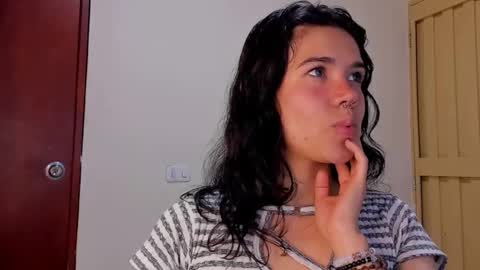 Snapshot of kiwi_mmm chatting on January 12, 1:53 am kiwi_mmm online show from January 12, 1:53 am