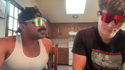 Snapshot of klakes chatting on July 11, 3:20 am BarbellBoys online show from July 11, 3:20 am