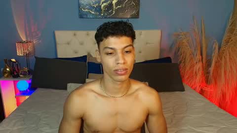 Snapshot of klaton__ chatting on November 11, 9:48 pm klaton__ online show from November 11, 9:48 pm