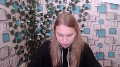 Snapshot of klerkarina chatting on December 5, 9:39 am klerkarina online show from December 5, 9:39 am