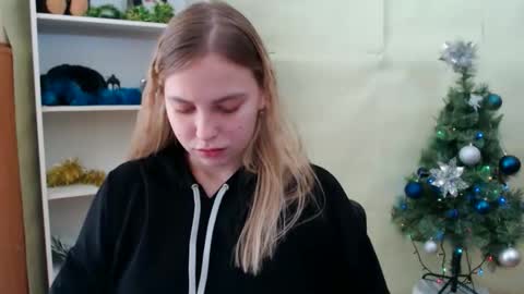 Snapshot of klerkarina chatting on December 6, 8:59 am klerkarina online show from December 6, 8:59 am