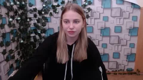 Snapshot of klerkarina chatting on December 8, 6:33 am klerkarina online show from December 8, 6:33 am