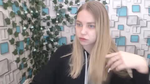 Snapshot of klerkarina chatting on January 4, 5:58 am klerkarina online show from January 4, 5:58 am