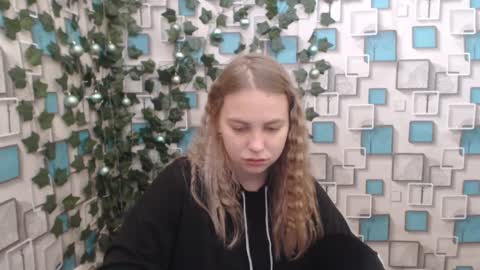Snapshot of klerkarina chatting on January 11, 5:41 am klerkarina online show from January 11, 5:41 am