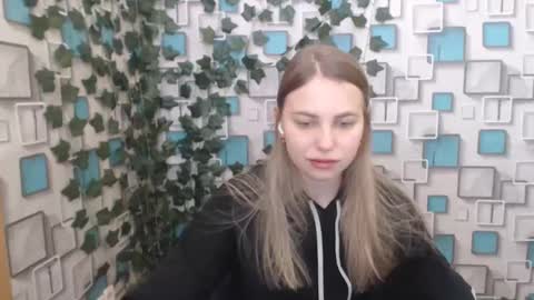 Snapshot of klerkarina chatting on February 18, 6:15 am klerkarina online show from February 18, 6:15 am