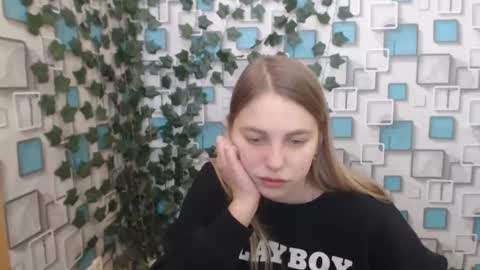 Snapshot of klerkarina chatting on February 19, 9:28 am klerkarina online show from February 19, 9:28 am