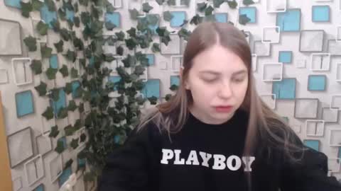 Snapshot of klerkarina chatting on February 21, 5:35 am klerkarina online show from February 21, 5:35 am
