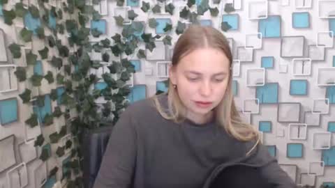 Snapshot of klerkarina chatting on September 21, 4:47 am klerkarina online show from September 21, 4:47 am