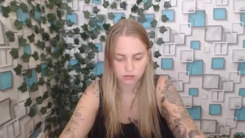 Snapshot of klerkarina chatting on September 24, 5:44 am klerkarina online show from September 24, 5:44 am