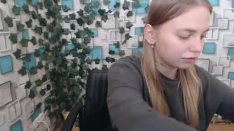 Snapshot of klerkarina chatting on September 25, 5:55 am klerkarina online show from September 25, 5:55 am