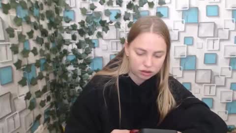 Snapshot of klerkarina chatting on October 3, 5:59 am klerkarina online show from October 3, 5:59 am