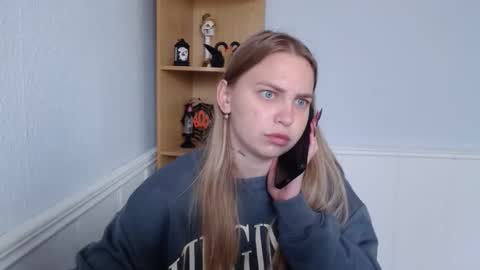 Snapshot of klerkarina chatting on October 12, 5:28 am klerkarina online show from October 12, 5:28 am