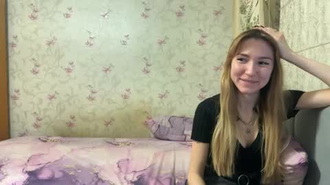 Snapshot of klikerstokens chatting on January 6, 3:08 pm Louise and Mark online show from January 6, 3:08 pm