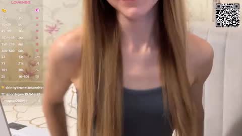 Snapshot of klikerstokens chatting on December 4, 7:44 pm Louise and Mark online show from December 4, 7:44 pm