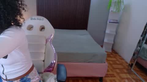 Snapshot of kloe_cooper chatting on September 25, 3:54 am kloe_cooper online show from September 25, 3:54 am