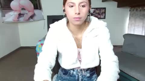 Snapshot of kloe_deker chatting on March 6, 1:35 pm Kloe deker online show from March 6, 1:35 pm