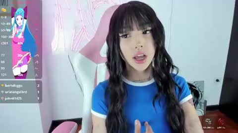Snapshot of kloeking_ chatting on June 14, 3:08 am kloe online show from June 14, 3:08 am