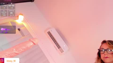 Kloey  online show from December 12, 11:47 pm