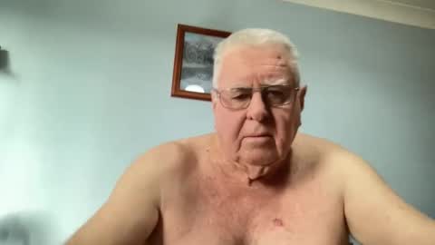 Snapshot of knights2001 chatting on March 8, 9:51 pm Aussiedude online show from March 8, 9:51 pm