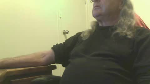 Snapshot of knobout chatting on June 28, 12:11 pm knobout online show from June 28, 12:11 pm