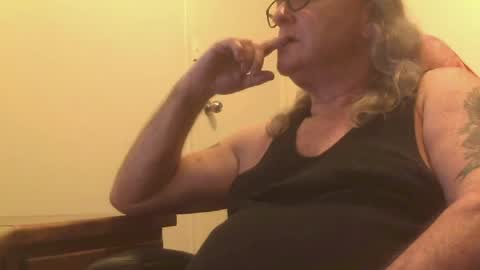 Snapshot of knobout chatting on June 30, 11:44 am knobout online show from June 30, 11:44 am