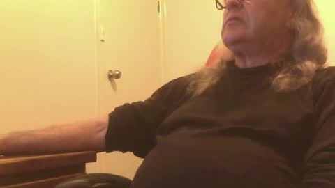 Snapshot of knobout chatting on July 6, 12:13 pm knobout online show from July 6, 12:13 pm
