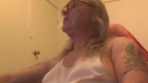 Snapshot of knobout chatting on July 27, 10:44 am knobout online show from July 27, 10:44 am