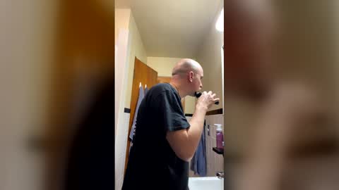 knotdaddy1983 online show from April 5, 4:20 am
