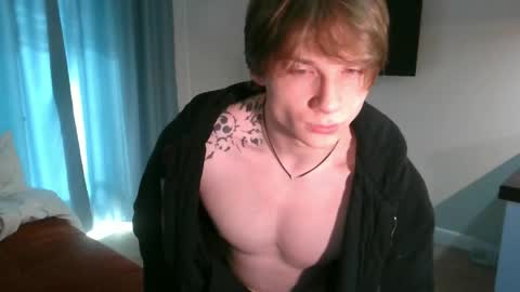 Snapshot of knotsiemens chatting on April 21, 5:25 am Adam online show from April 21, 5:25 am
