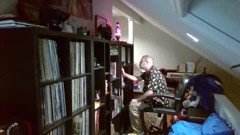 Snapshot of knowgood chatting on November 11, 1:05 am KnowGood online show from November 11, 1:05 am