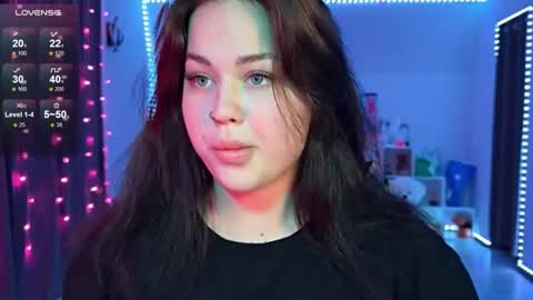 Mia online show from January 8, 8:00 pm