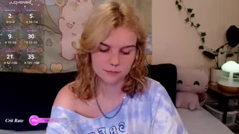 Snapshot of komorebbi chatting on July 1, 11:15 pm Marta online show from July 1, 11:15 pm