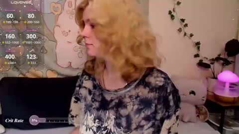 Snapshot of komorebbi chatting on July 4, 2:18 am Marta online show from July 4, 2:18 am