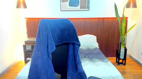 Kora Shadow online show from December 4, 7:33 pm