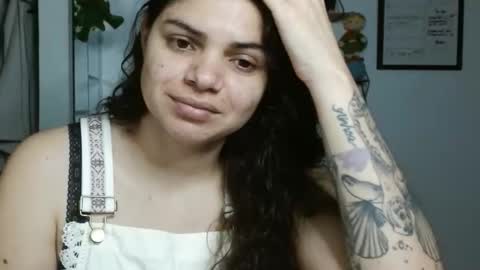 Snapshot of koranikky08 chatting on October 23, 12:21 am Karoll online show from October 23, 12:21 am