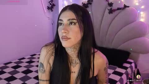 Snapshot of korolovaa chatting on December 18, 1:22 am korolova online show from December 18, 1:22 am