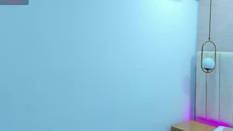 Snapshot of kosmic_21 chatting on December 15, 12:31 pm K O S M I C online show from December 15, 12:31 pm