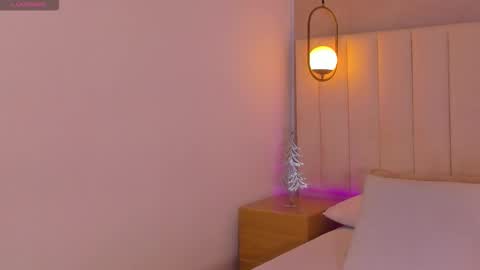 Snapshot of kosmic_21 chatting on December 16, 12:43 pm K O S M I C online show from December 16, 12:43 pm