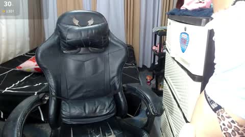 kourtneyluv online show from March 1, 5:09 am