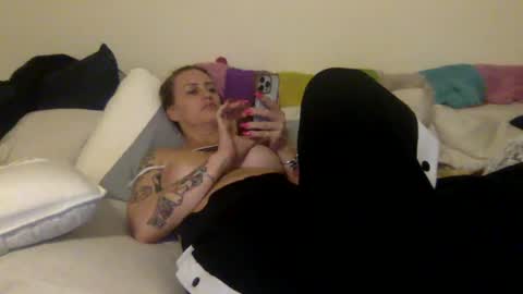 Snapshot of koyoteej chatting on January 21, 10:52 am koyoteej online show from January 21, 10:52 am