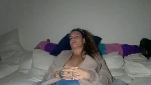 Snapshot of koyoteej chatting on March 9, 3:43 am koyoteej online show from March 9, 3:43 am