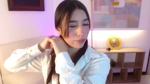 Elizabeth online show from December 20, 12:23 pm