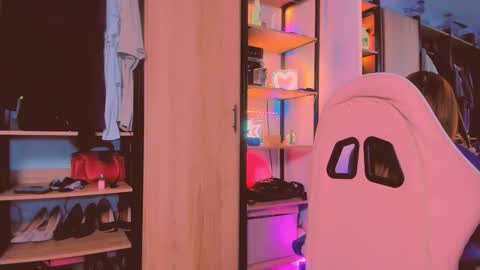 Khloe online show from March 17, 11:08 pm